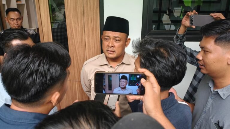Ketua Dewan perwakilan rakyat daerah (DPRD) Kepulauan Riau, Iman Sutiawan